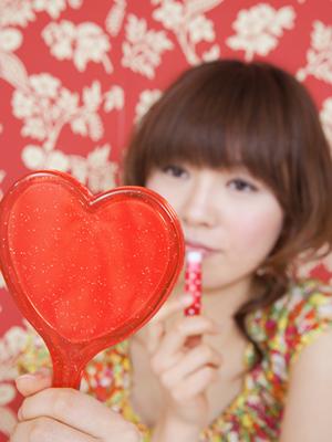 美しい肌を維持するための金箔コスメ